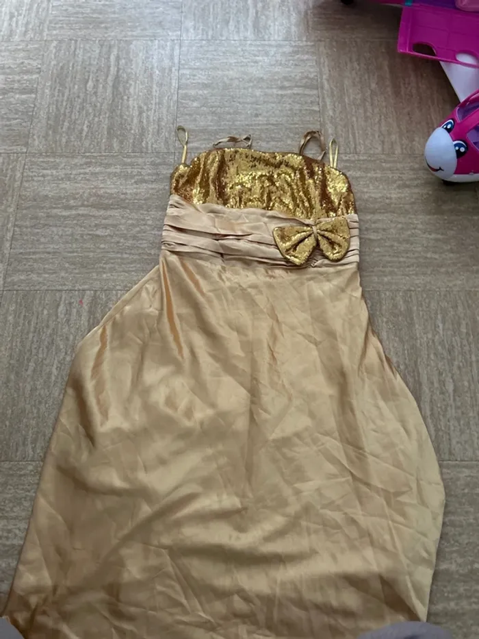 Robe dorée taille s