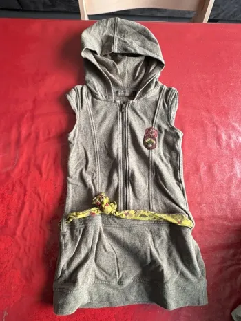 Robe à capuche sans manches 6 ans