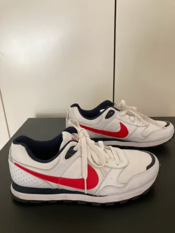 Nike basket blanche cuir et textile rouge