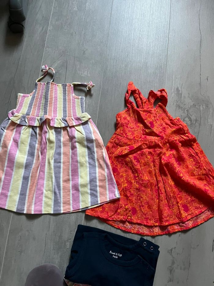 Lot ete t shirt/ robe/ short - photo numéro 2