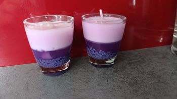 Lot de deux bougies violettes