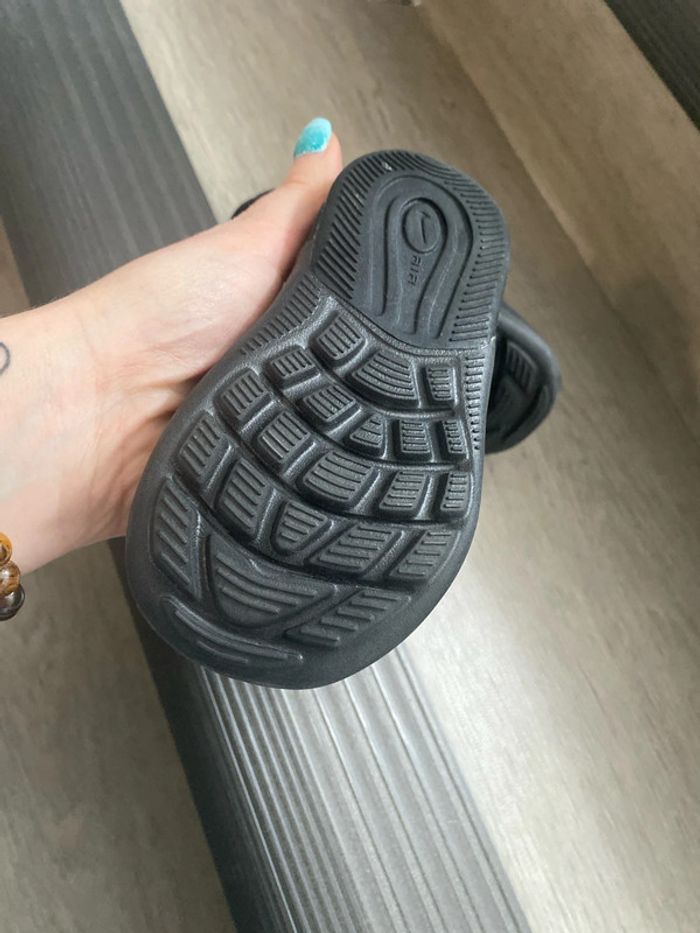 Basket nike taille 21 neuve - photo numéro 2