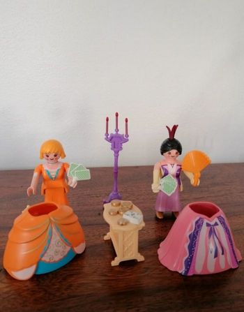 Les princesses jouent aux cartes Playmobil