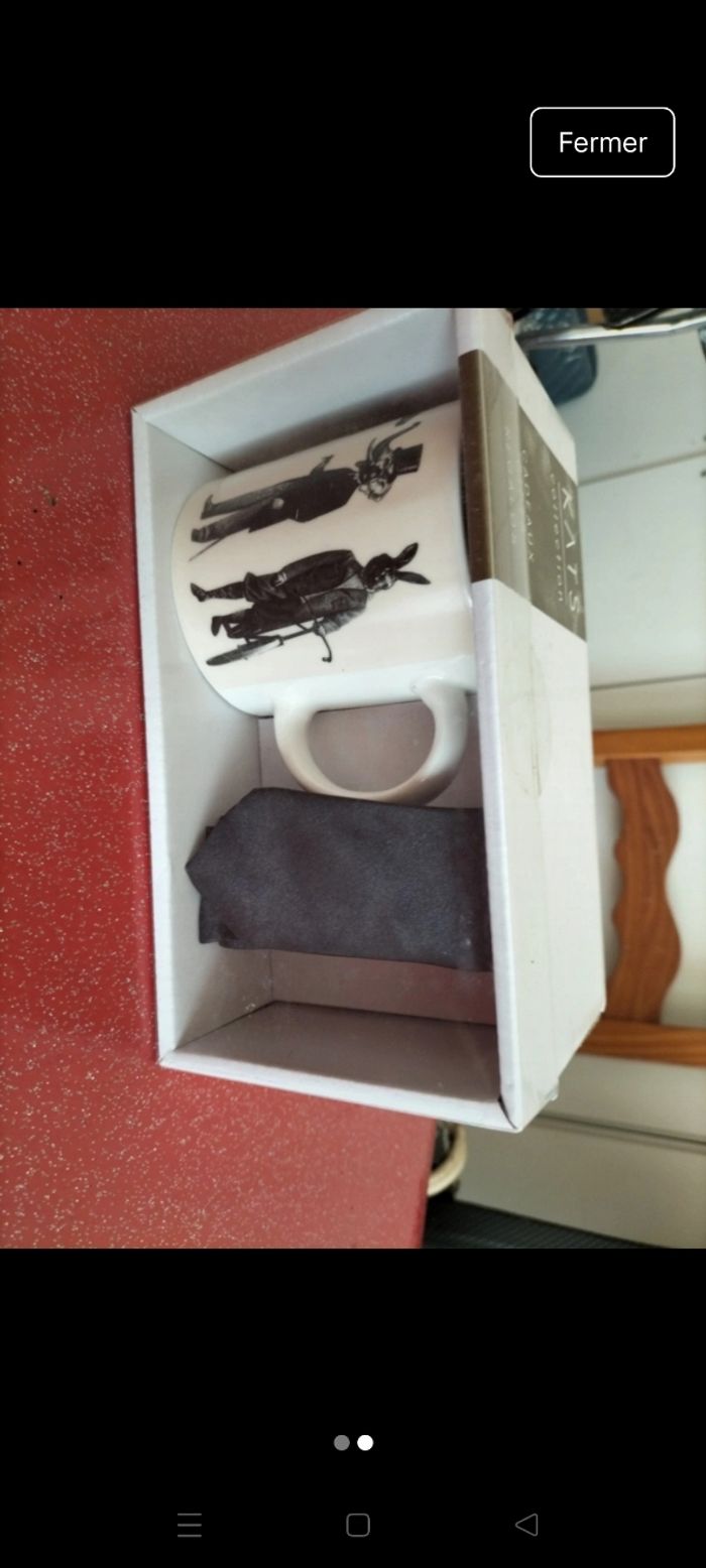 Mug et cravate sous emballage - photo numéro 2