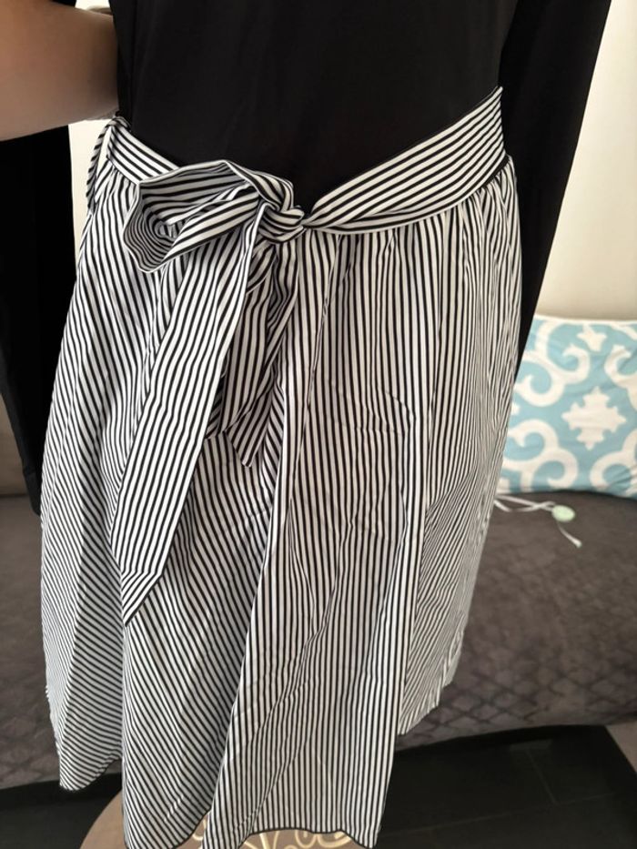 Robe neuve bi-colore à rayures avec ceinture – Taille M - photo numéro 2