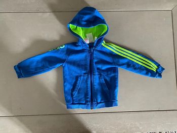 Gilet zippé veste Adidas bleue et verte fluo avec capuche taille 12 / 18 mois