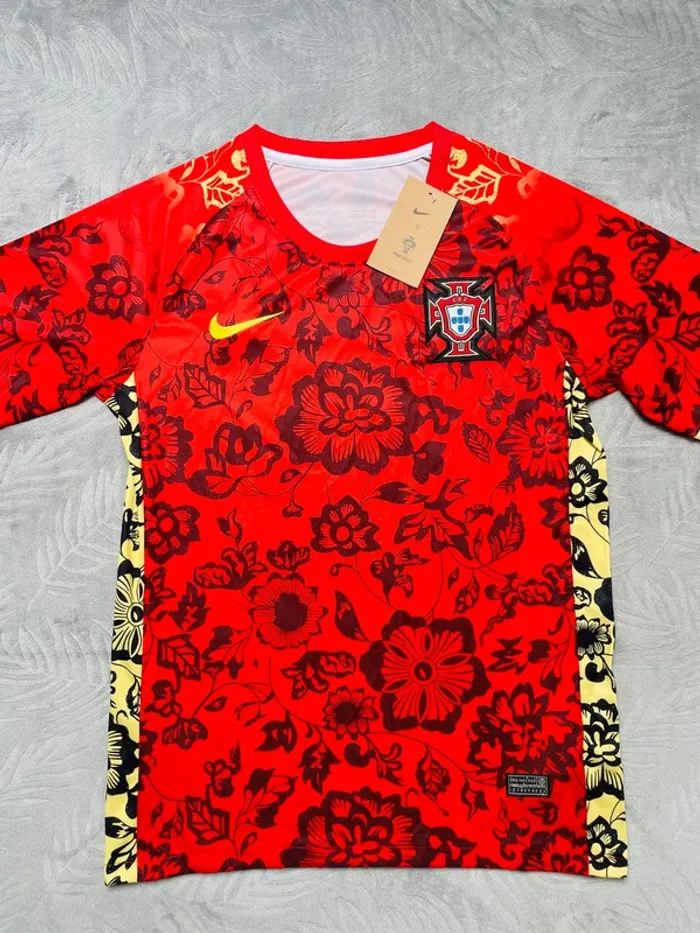 Maillot concept foot Portugal rouge fleurs taille S