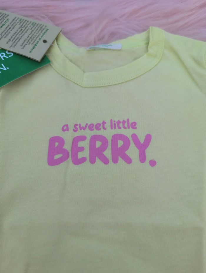 T-shirt United colors of benetton 1 mois neuf - photo numéro 2