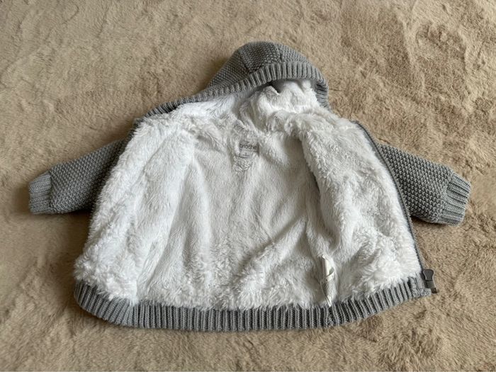 Gilet tricot intérieur fourrure ultra doux gris 1/3 mois neuf - photo numéro 2