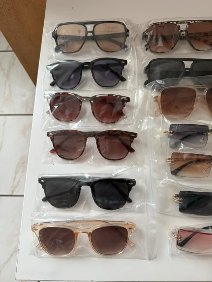 Lot de 19 paires de lunettes de soleil neuve encore emballé - photo numéro 2