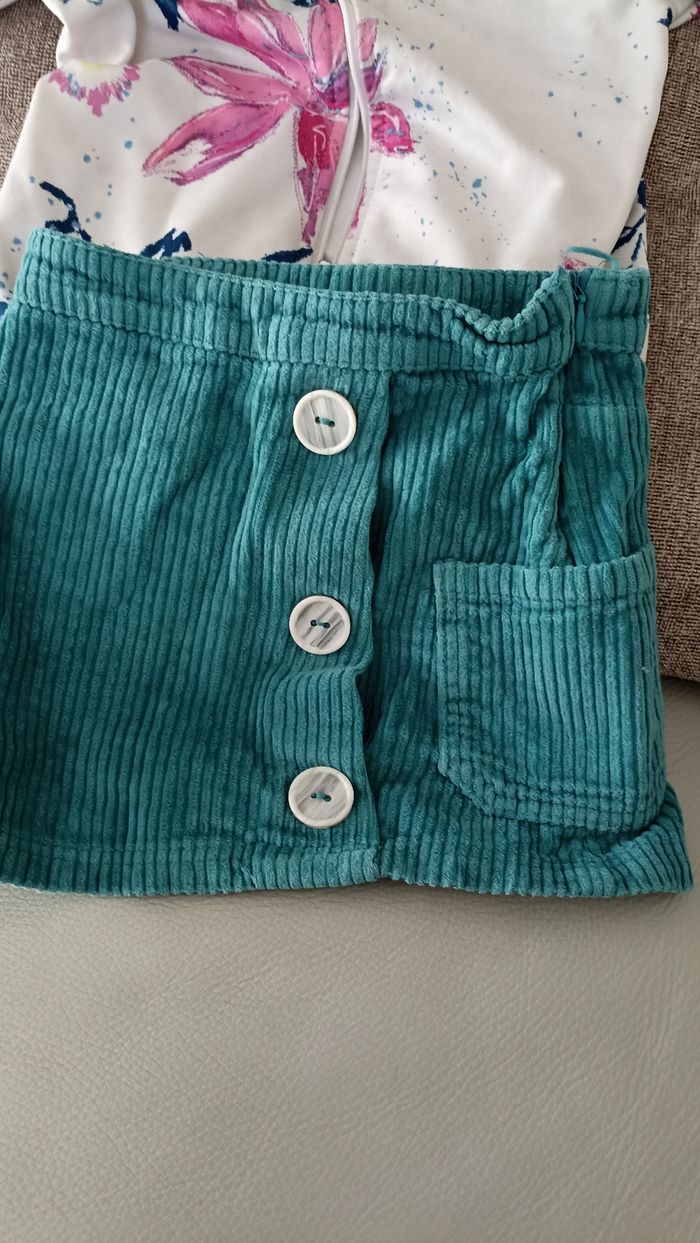 Gilet fille ( blouson)puma et petite jupe verte - photo numéro 2