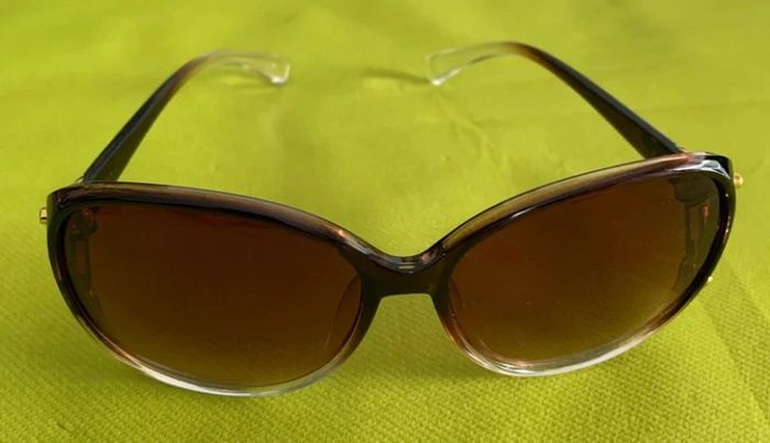 Lunettes de soleil 😎 femme marrons et dorées - photo numéro 2
