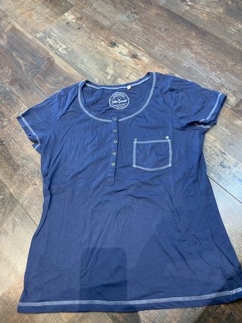Tee shirt bleu coutures apparentes