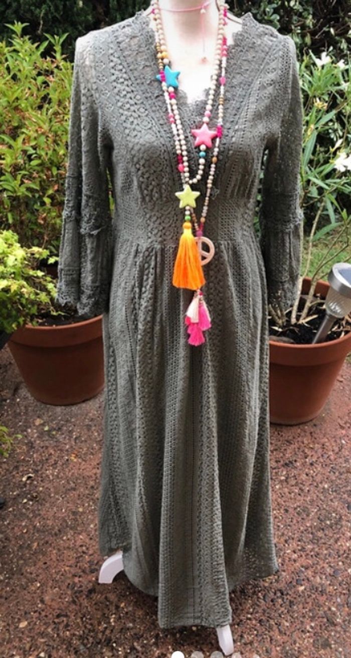 Robe kaki dentelle bohème chic