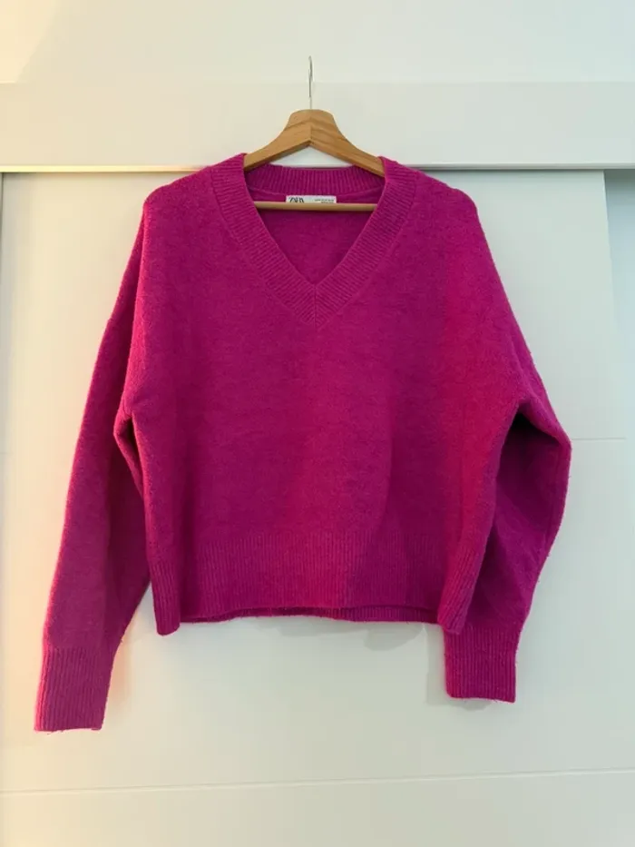Pull col V en mailles fushia Zara