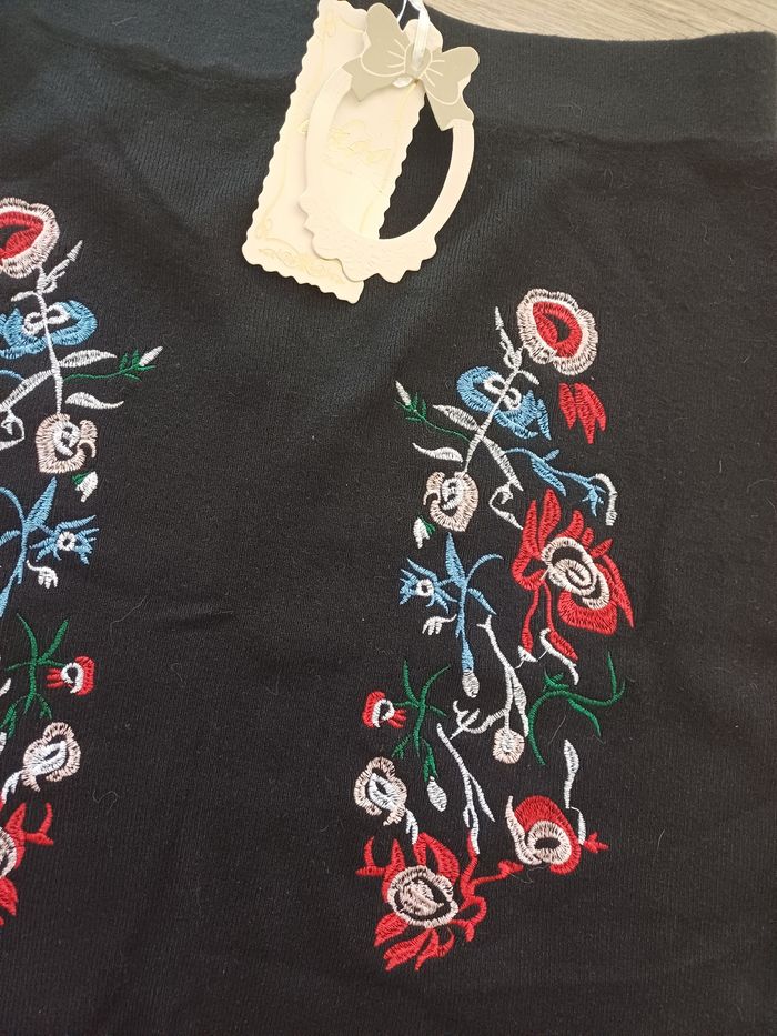 Jupe noir en laine motif fleur neuve - photo numéro 2