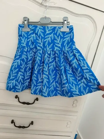 Très belle petite jupe Okaidi bleu à motif taille 8 ans
