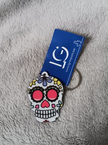 Porte clef tete de mort mexicaine yeux rouge rose