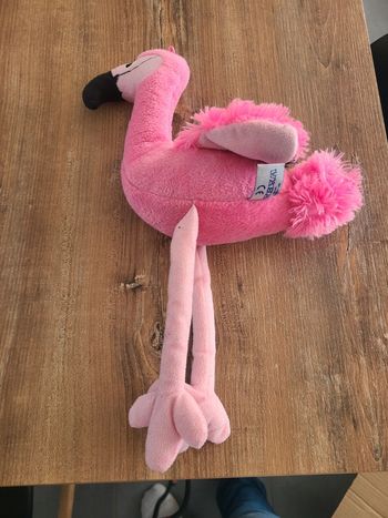 Peluche flamment rose.