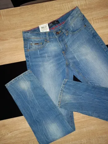 Jeans femme T36 Neuf