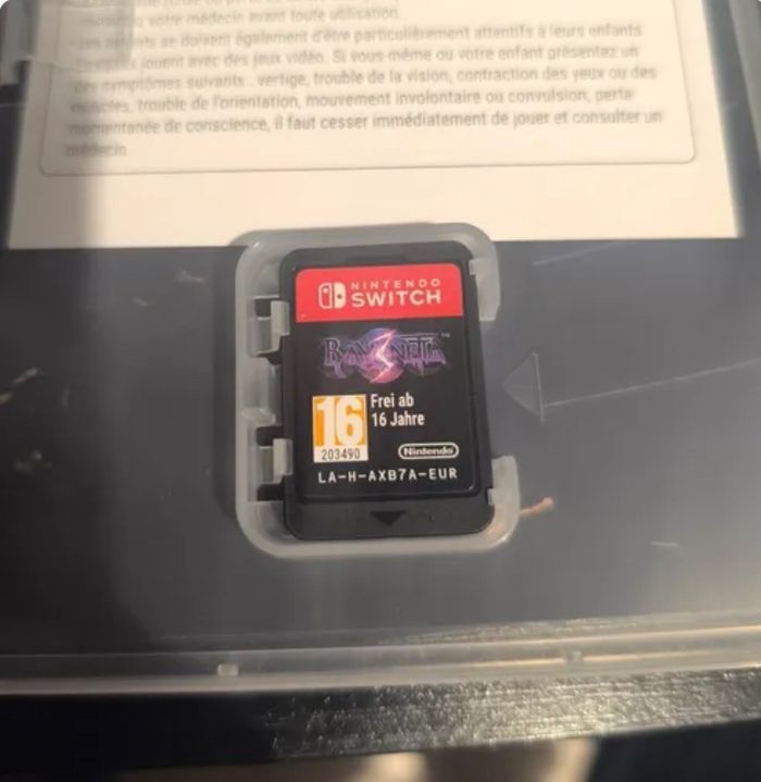 Nintendo Switch OLED - photo numéro 3