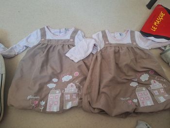 Lot de 2 robe identique jumelles 6 mois