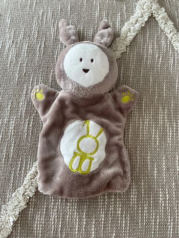 Peuche doudou marionnette 22cm Obaïbi lapin marron blanc et vert très bon état