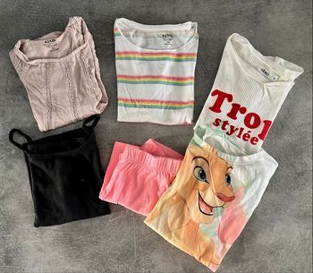 Lot vêtements fille 5 ans - 5 pièces - bon état 