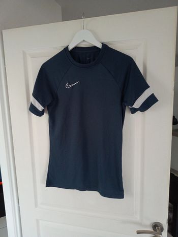 T-shirt NIKE dri-fit taille s coloris bleu marine et blanc