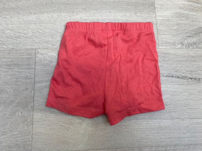 Short rouge - photo numéro 3