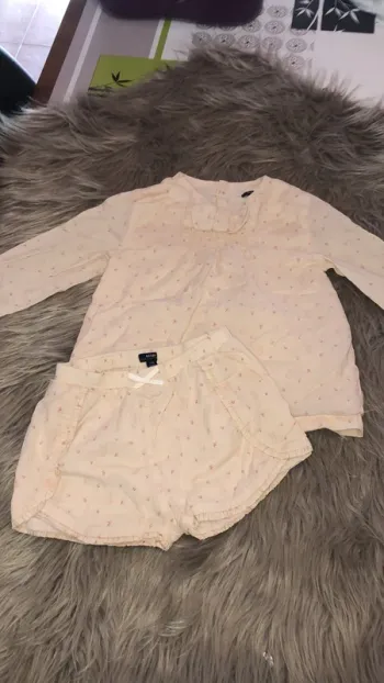 Ensemble kiabi avec blouse et short mi saison 24 mois