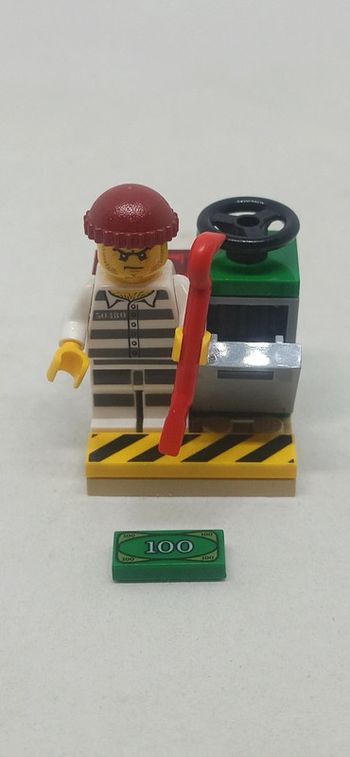 Bandit cambrioleur avec coffre fort lego