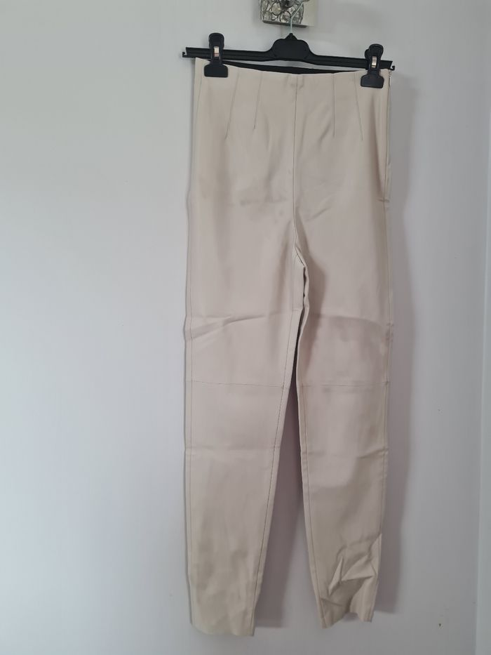 Pantalon faux cuir zara beige