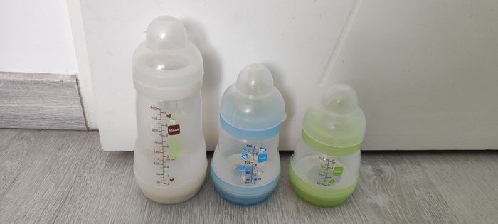 Lot de 3 biberons Mam anti colique