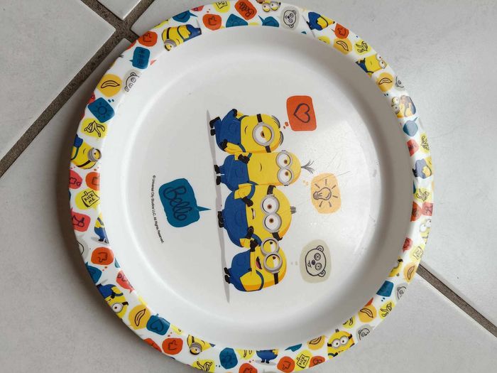 Lot de deux assiettes repas bébé et un bavoir neuf - photo numéro 2