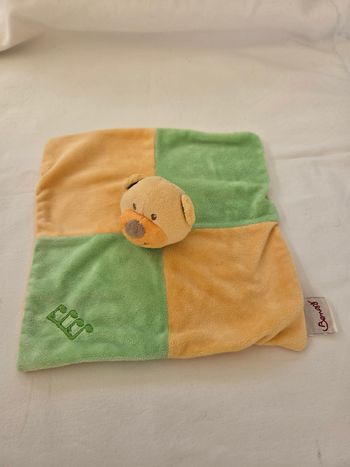 Doudou ours carré plat jaune et vert- Note de musique- Bengy