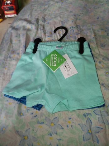 2 Short léger 6 mois tex avec étiquette