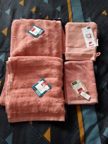 Lot de 2 serviettes et 4 gants Neuf