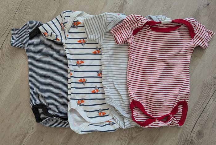 Lot bodys 3 mois