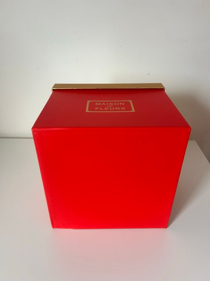 Boîte cadeau rouge et or “Maison des Fleurs” – Neuve - photo numéro 5