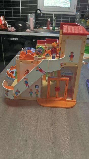 Playmobil école + espace crèche