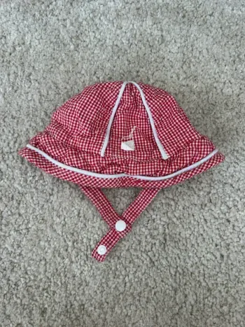 Chapeau rouge type bob avec liens  fille - 6 mois - orchestra