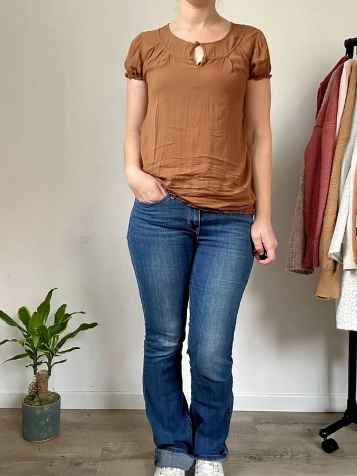 Tee-shirt marron Mim, taille 36, resserré à la taille, en très bon état 💖