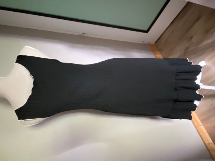 Robe noire à liseré blanc - photo numéro 5