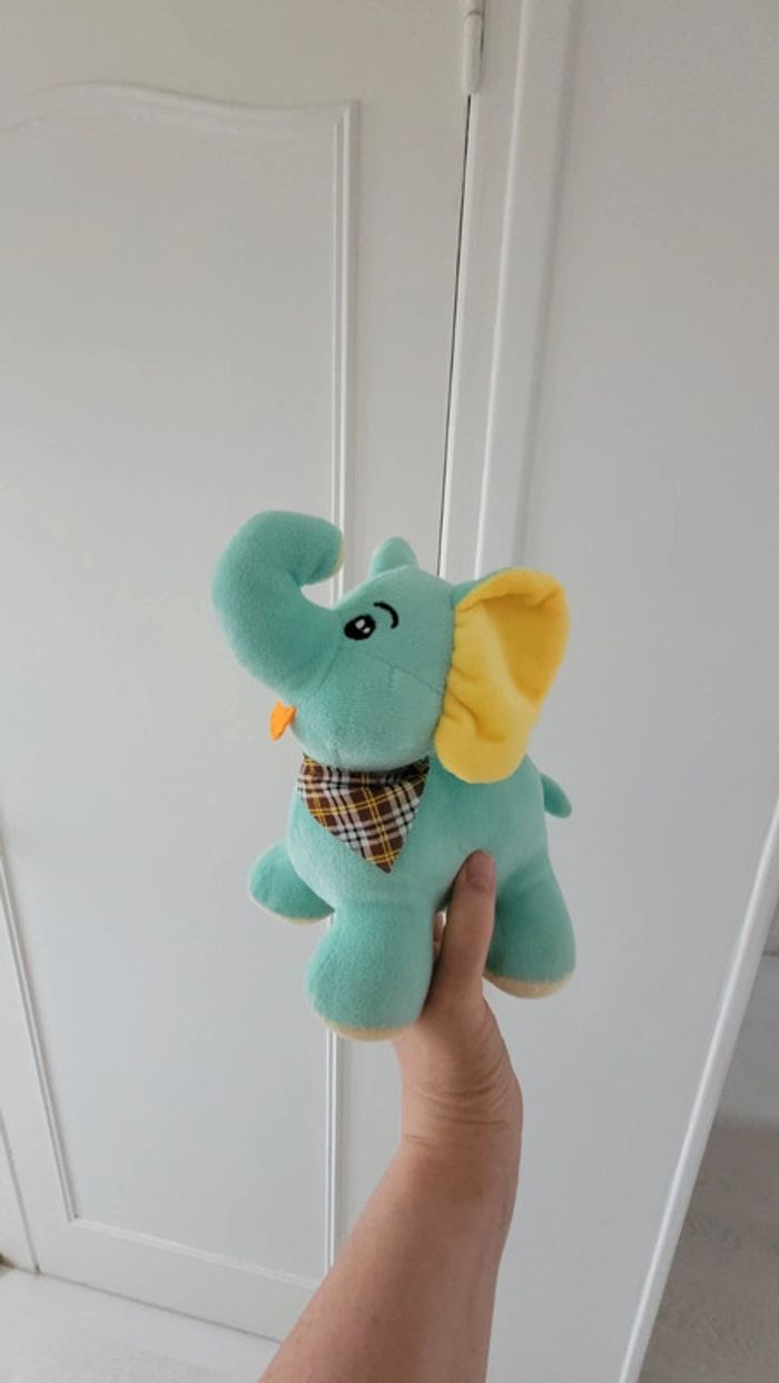 Adorable peluche éléphant vert turquoise - photo numéro 2