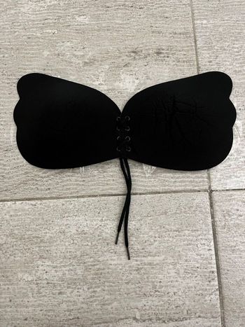 Soutien gorge adhésif 
