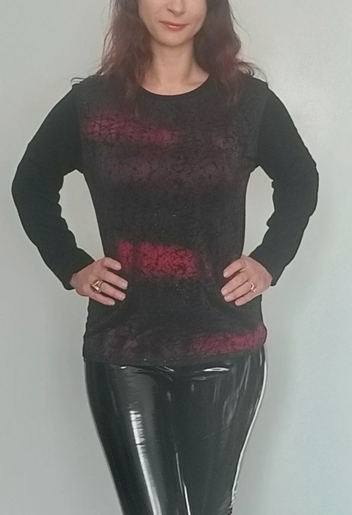 Pull fin noir et bordeaux strassé taille 42/44 - photo numéro 2