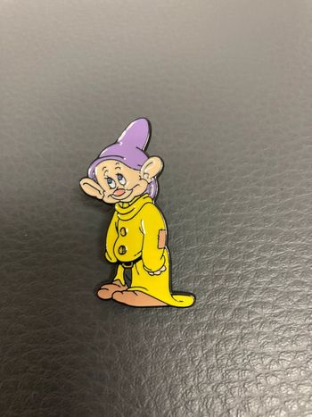 Pin’s simplet dans blanche neige
