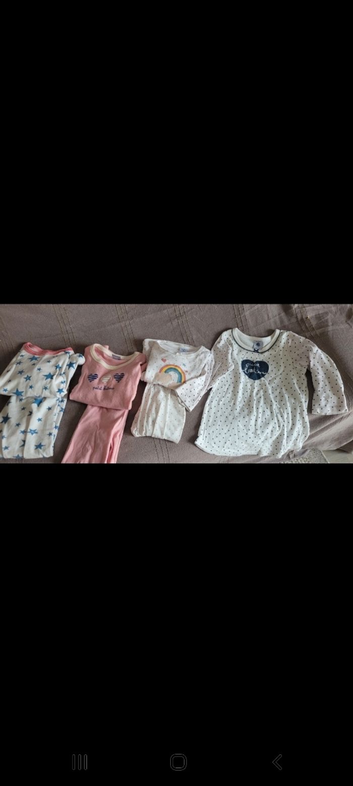 Lot 4 pyjamas petit bateau