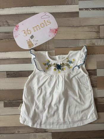 Haut Petit Béguin 92 cm • Neuf • Broderie florale & volants élégants